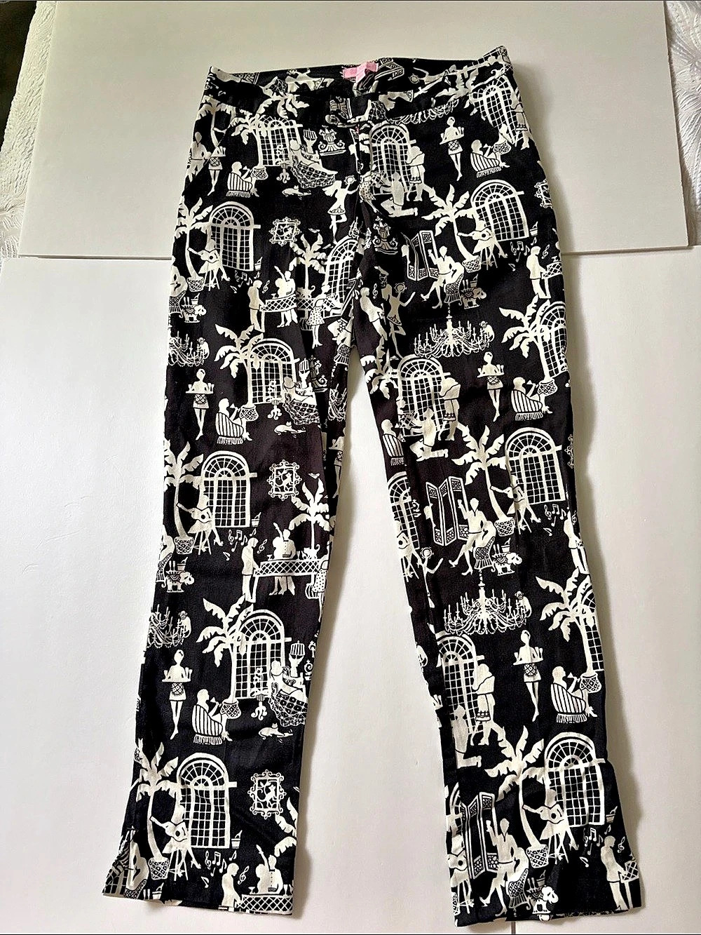 Lilly Pulitzer rare print Capri Pants “Late Night Toile”